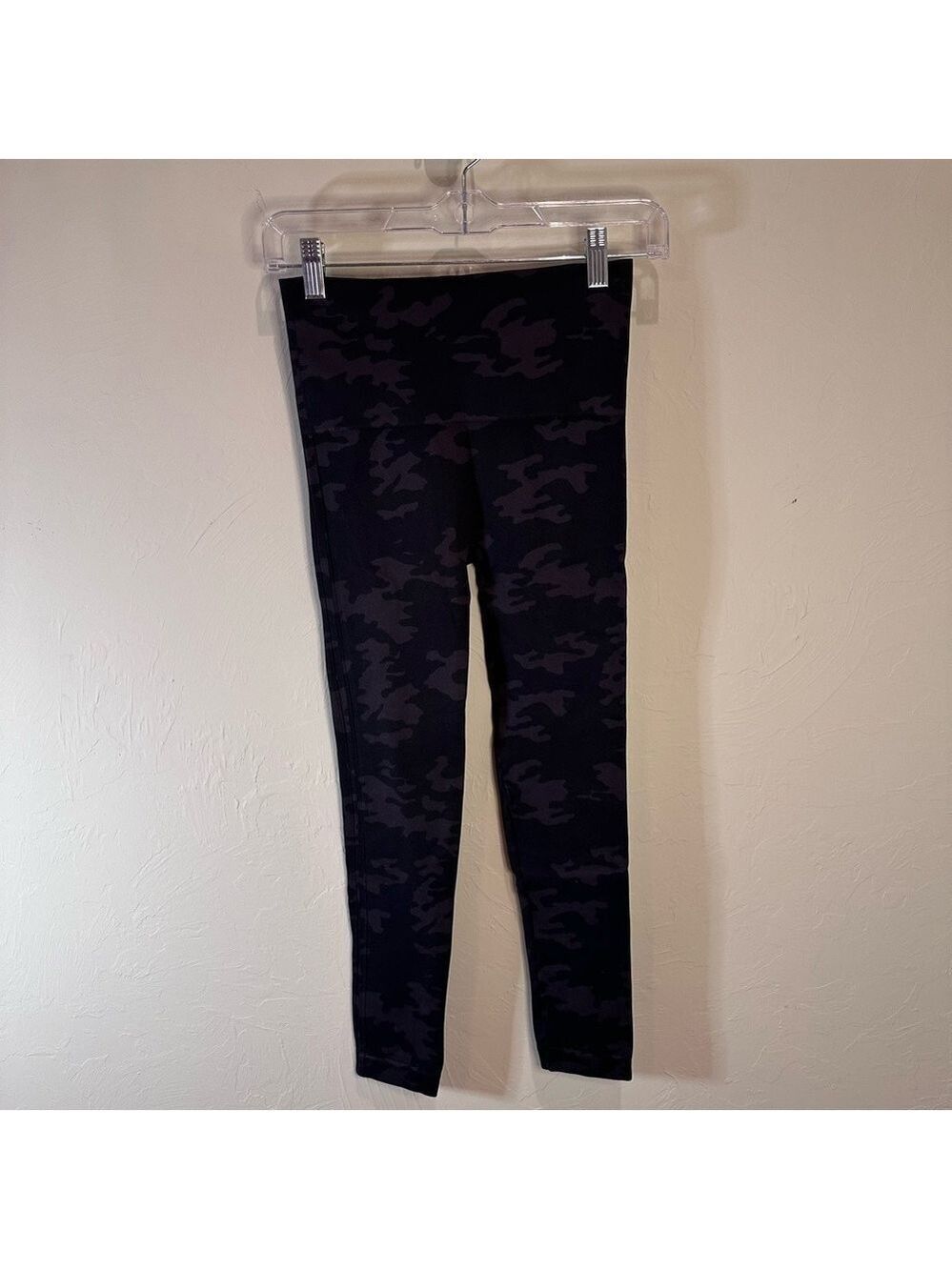 Spanx Look at Me Now Leggings Size Small